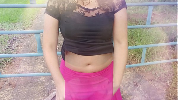 E pāʻani ana ma ka mahiʻai, he wahine hale maoli, bitch bitch a me kāna kāne cuckolding i ka nahele