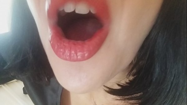 E ka mea aloha, ʻaʻole ʻae kou makuahine e hele i ke kula i kēia lā... makemake nui au iā ʻoe...